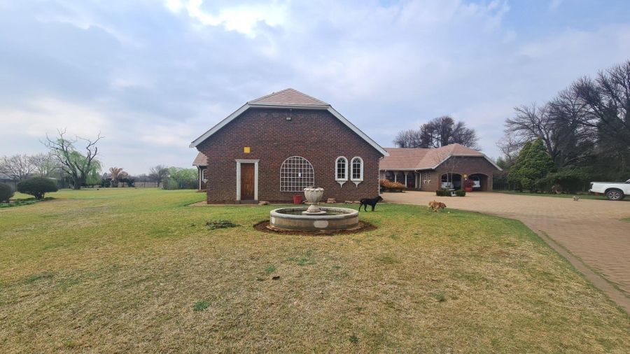 5 Bedroom Property for Sale in Wilgeboom A H North West